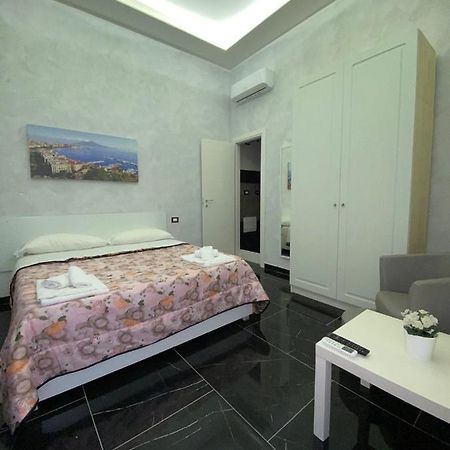 Savastano House Hotel Napoli Bagian luar foto