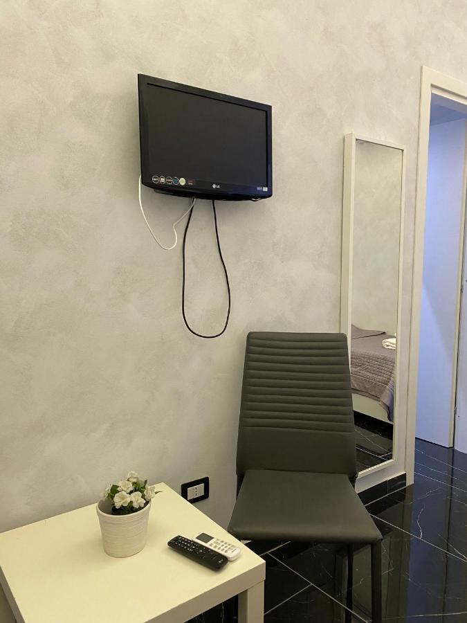 Savastano House Hotel Napoli Bagian luar foto