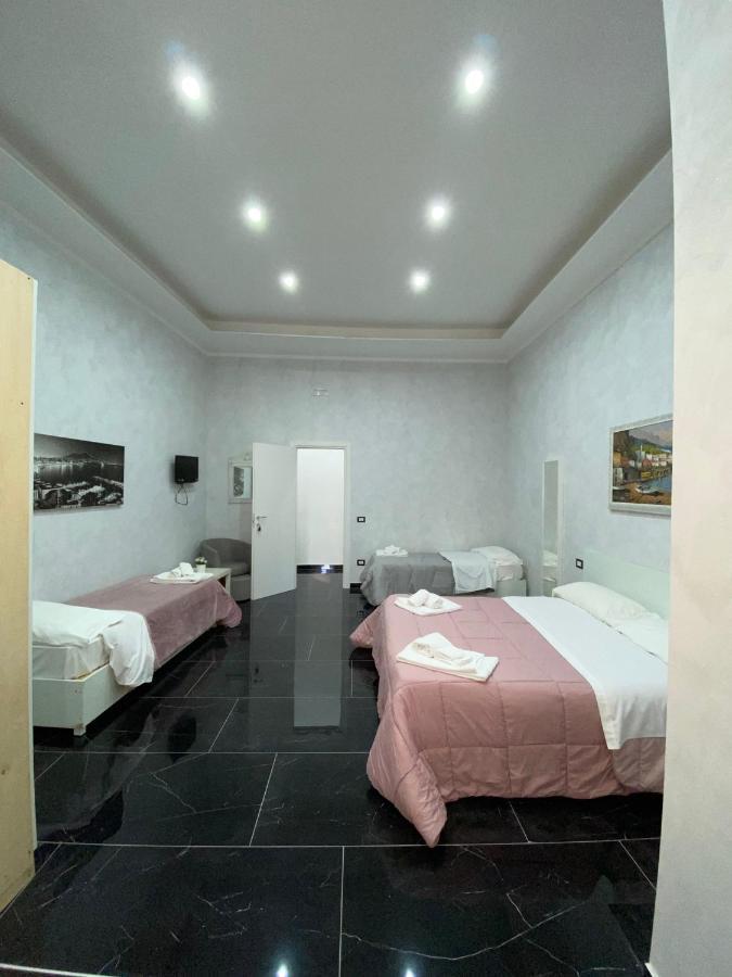 Savastano House Hotel Napoli Bagian luar foto