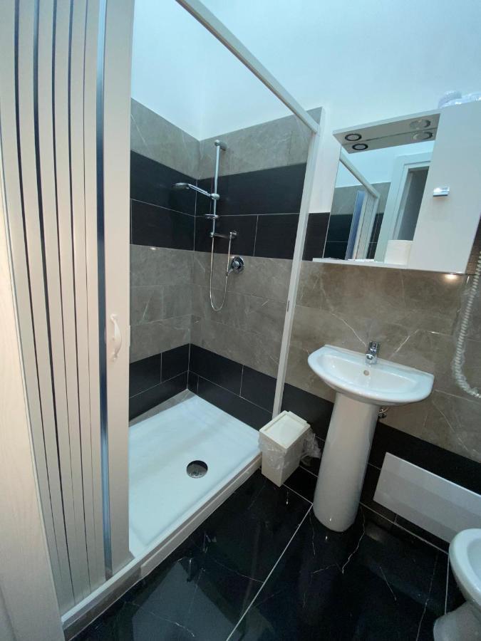 Savastano House Hotel Napoli Bagian luar foto