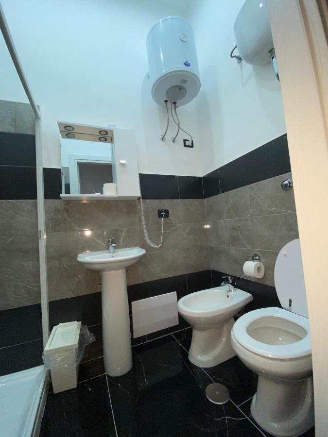 Savastano House Hotel Napoli Bagian luar foto