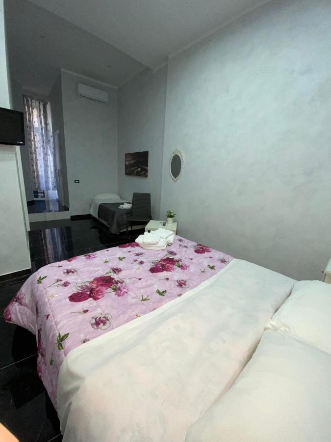 Savastano House Hotel Napoli Bagian luar foto