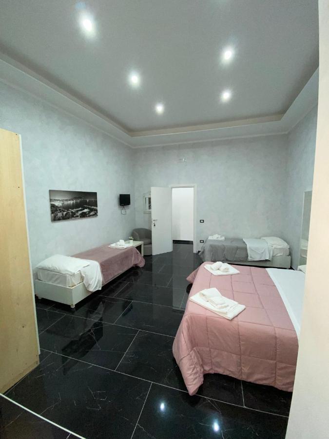 Savastano House Hotel Napoli Bagian luar foto
