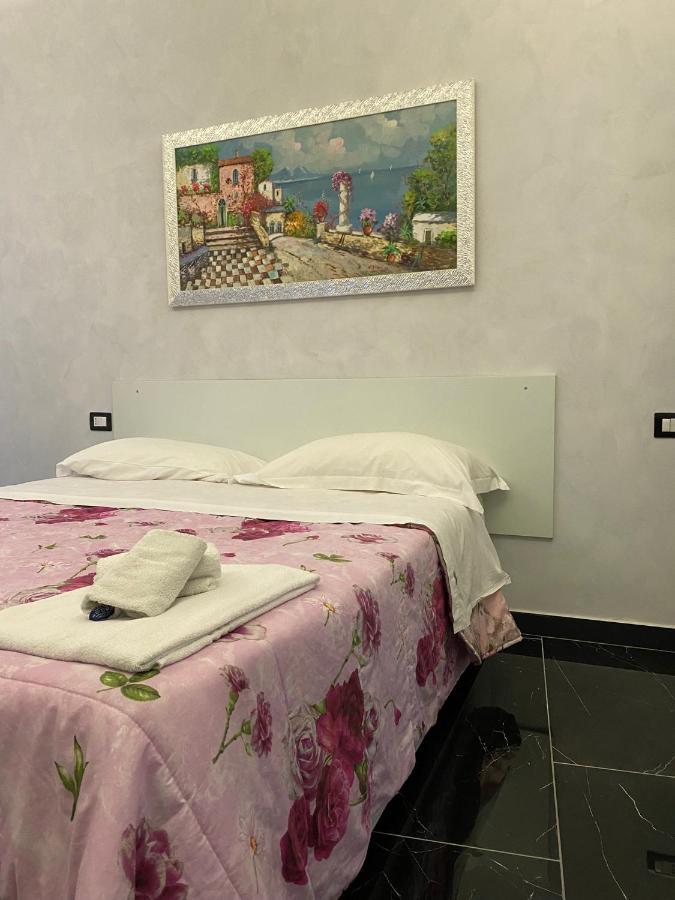 Savastano House Hotel Napoli Bagian luar foto