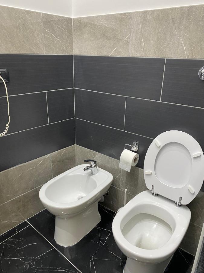 Savastano House Hotel Napoli Bagian luar foto