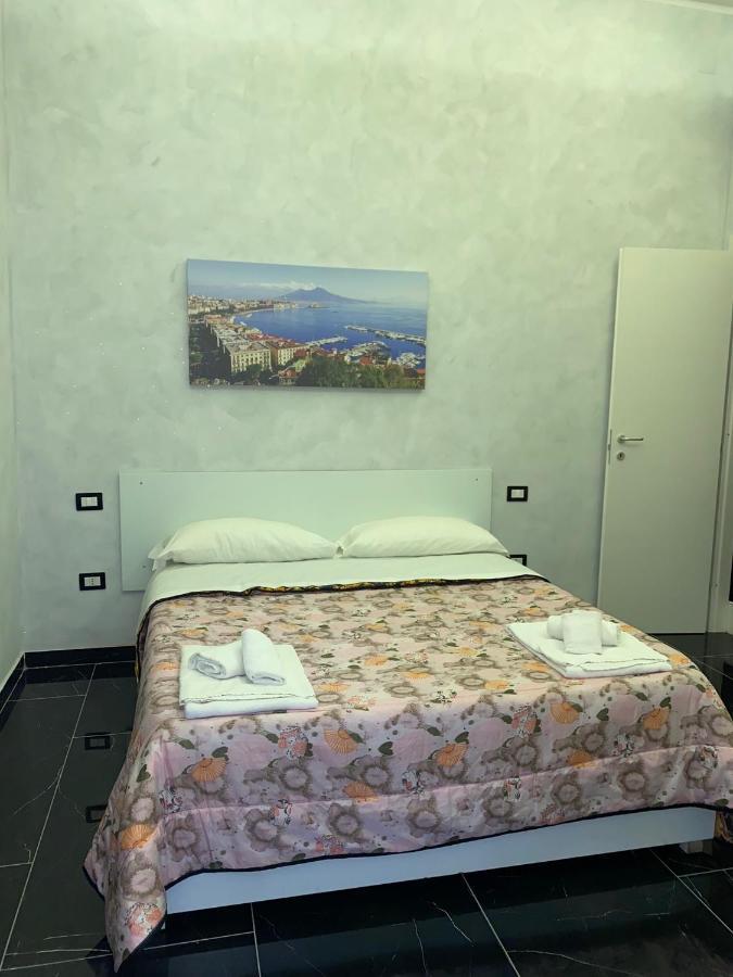 Savastano House Hotel Napoli Bagian luar foto