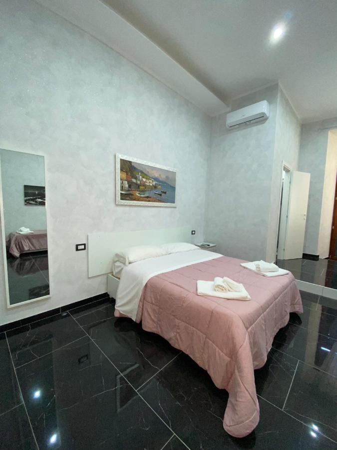 Savastano House Hotel Napoli Bagian luar foto