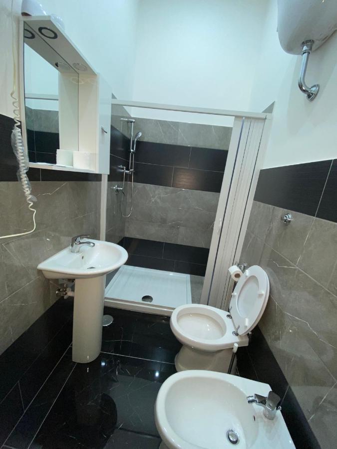 Savastano House Hotel Napoli Bagian luar foto