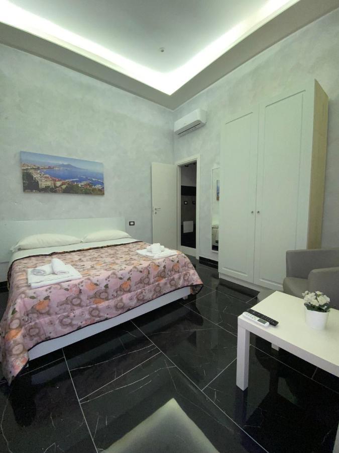 Savastano House Hotel Napoli Bagian luar foto