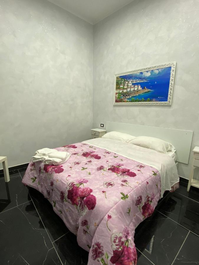Savastano House Hotel Napoli Bagian luar foto