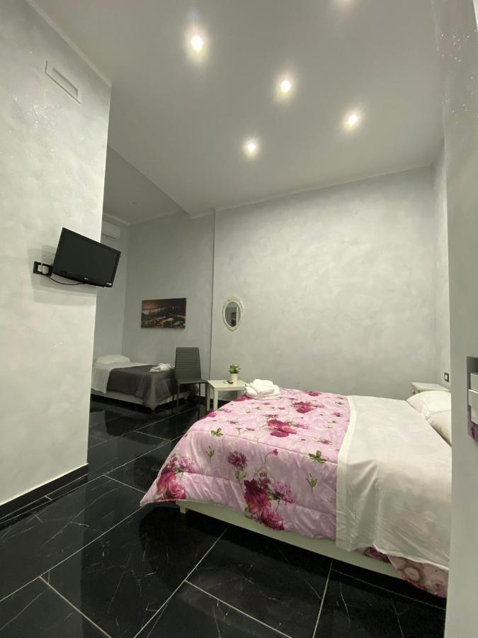 Savastano House Hotel Napoli Bagian luar foto