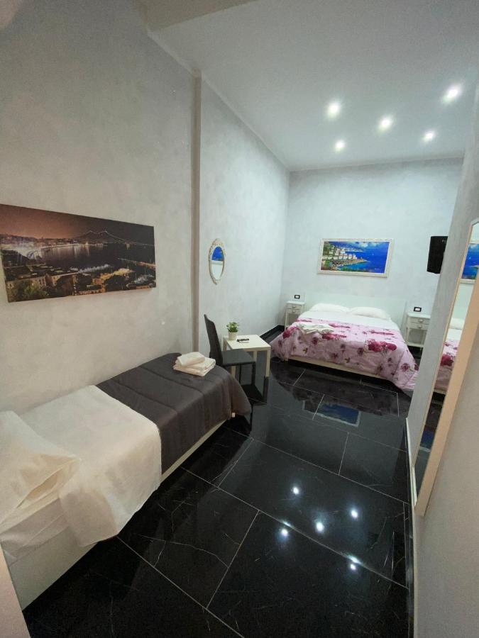 Savastano House Hotel Napoli Bagian luar foto