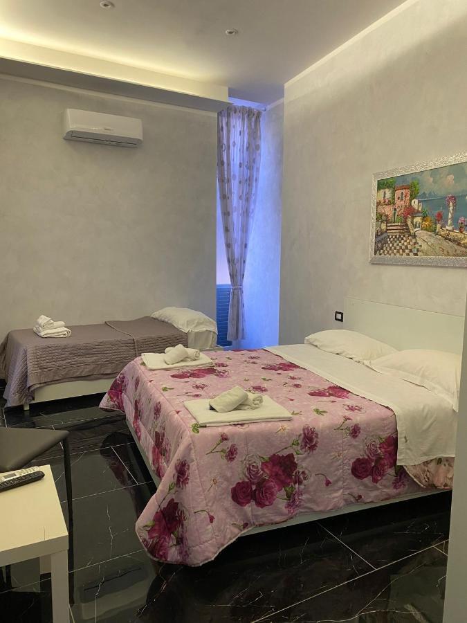 Savastano House Hotel Napoli Bagian luar foto