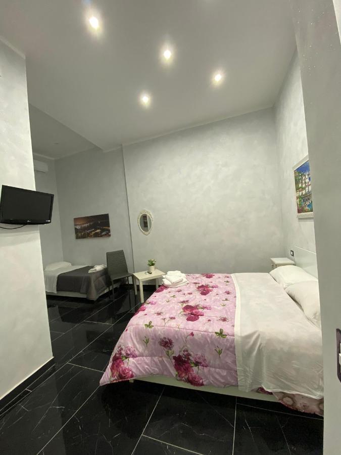 Savastano House Hotel Napoli Bagian luar foto