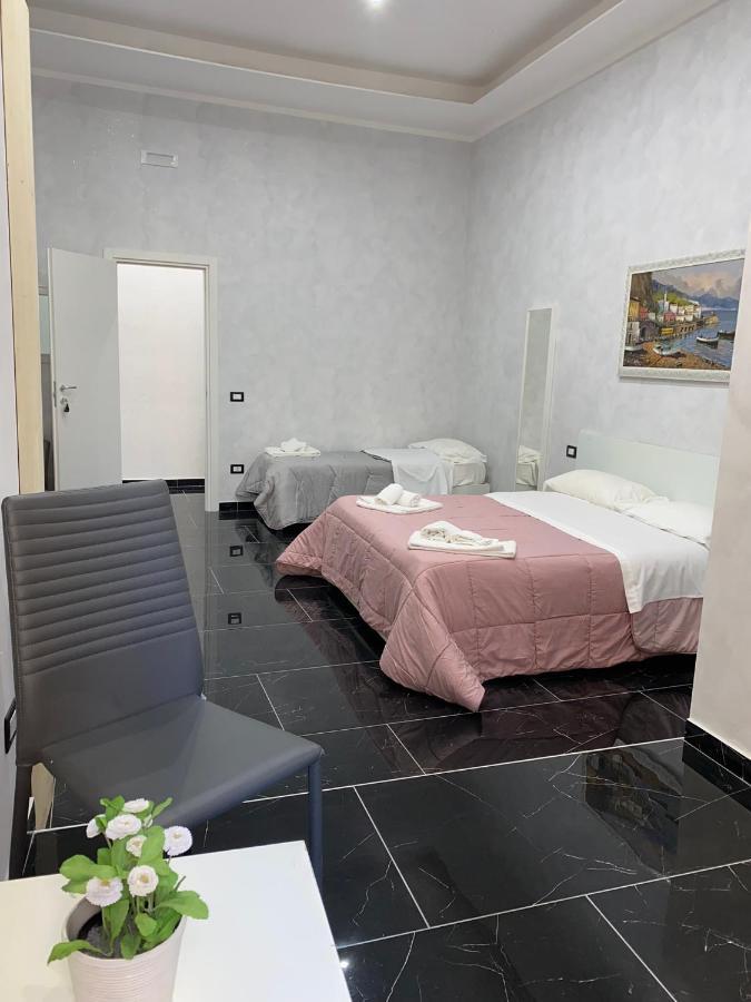 Savastano House Hotel Napoli Bagian luar foto