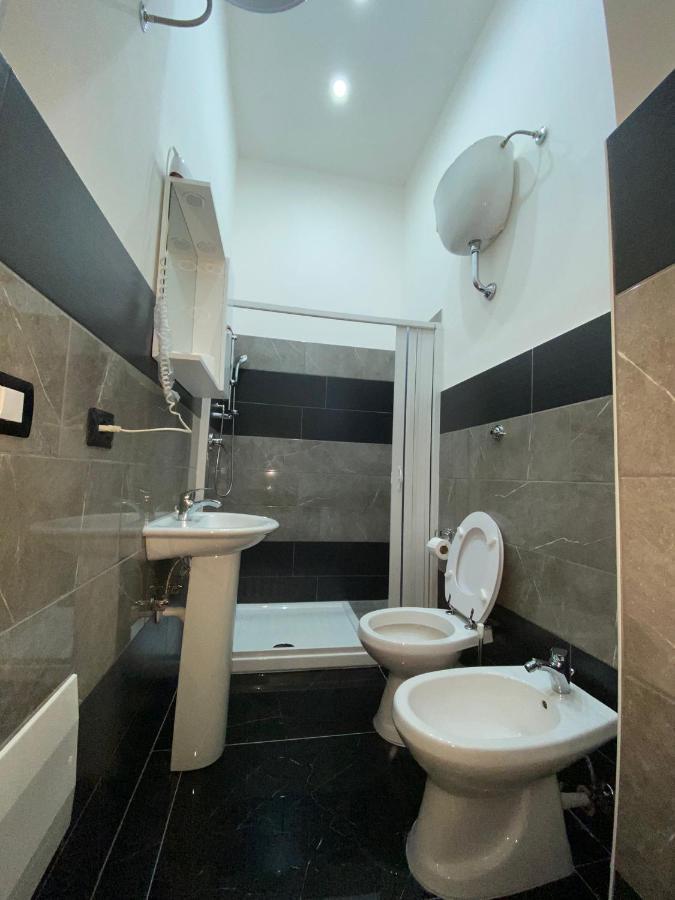 Savastano House Hotel Napoli Bagian luar foto