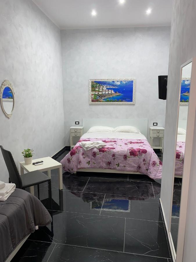 Savastano House Hotel Napoli Bagian luar foto